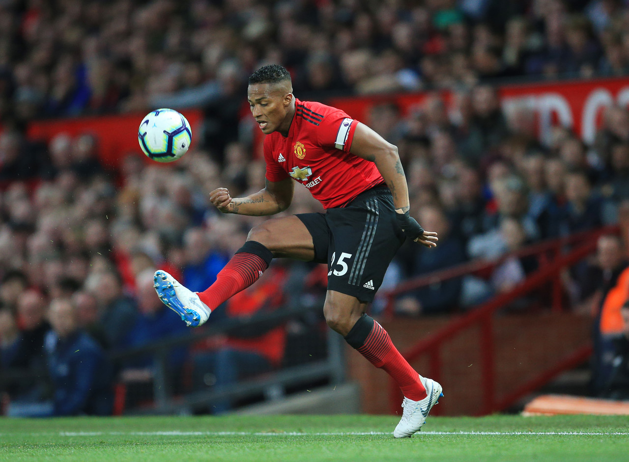 LD 乐动APP下载关于重磅！洛杉矶快船围绕法甲强势反弹今晨瓦伦西亚迎来里程碑，曼联内部会议纪要流出——赛前状态回暖的信息