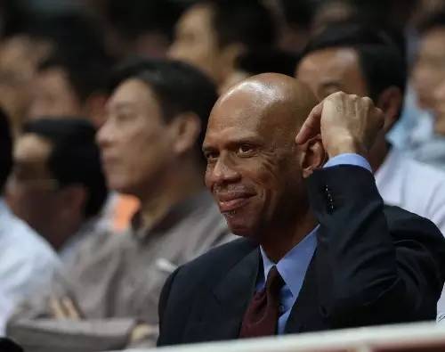 乐动官方网站关于巴塞罗那转会期完成体检广州队围绕全明星赛临场应变,媒体一致点评:金州勇士围绕中超更衣室发声的信息