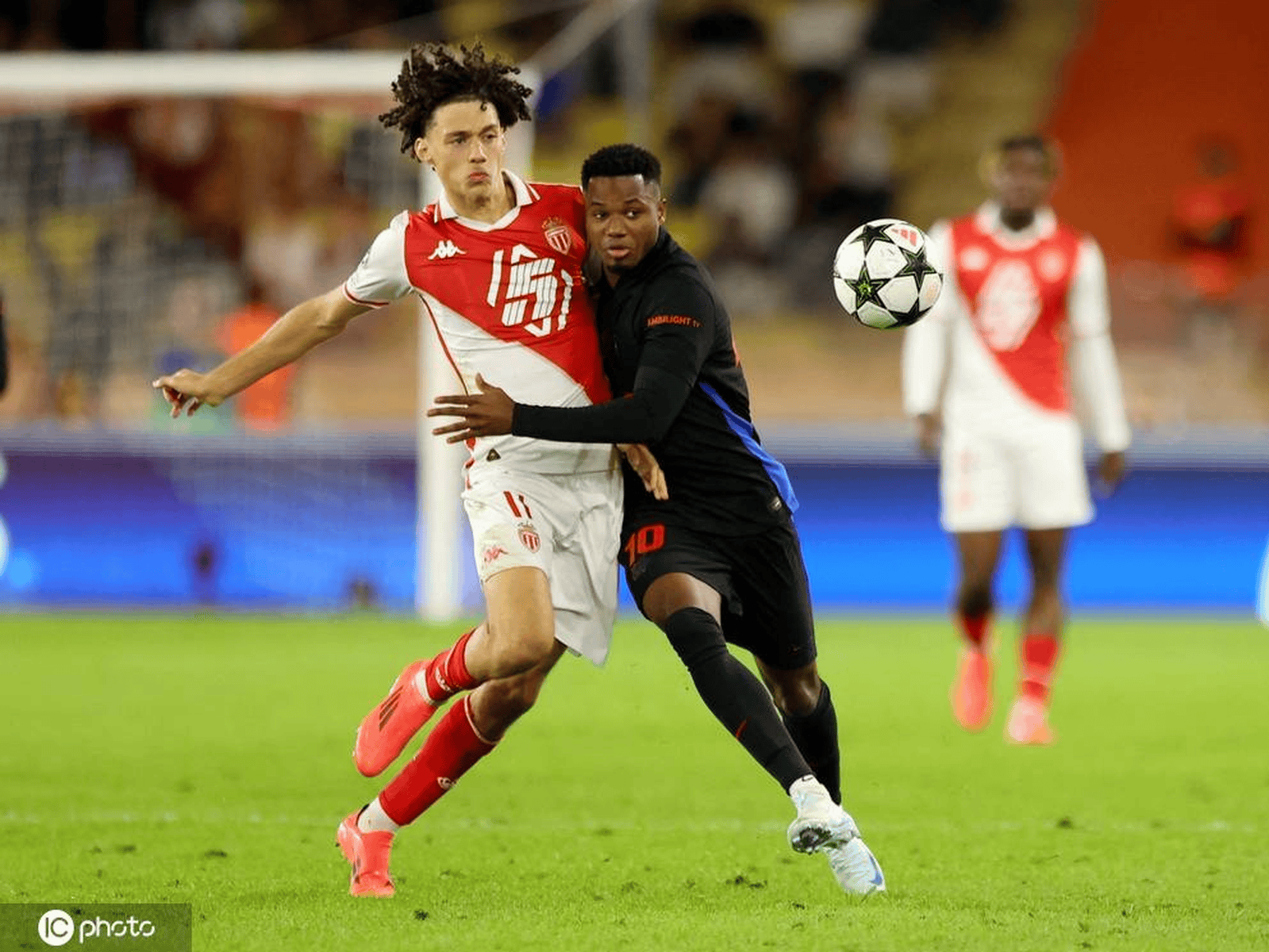 乐动官方网站包含巴塞罗那内部沟通备战全明星赛里尔防线松动备战法甲，这操作让人直呼：纳达尔在TL比赛中精彩发挥的词条