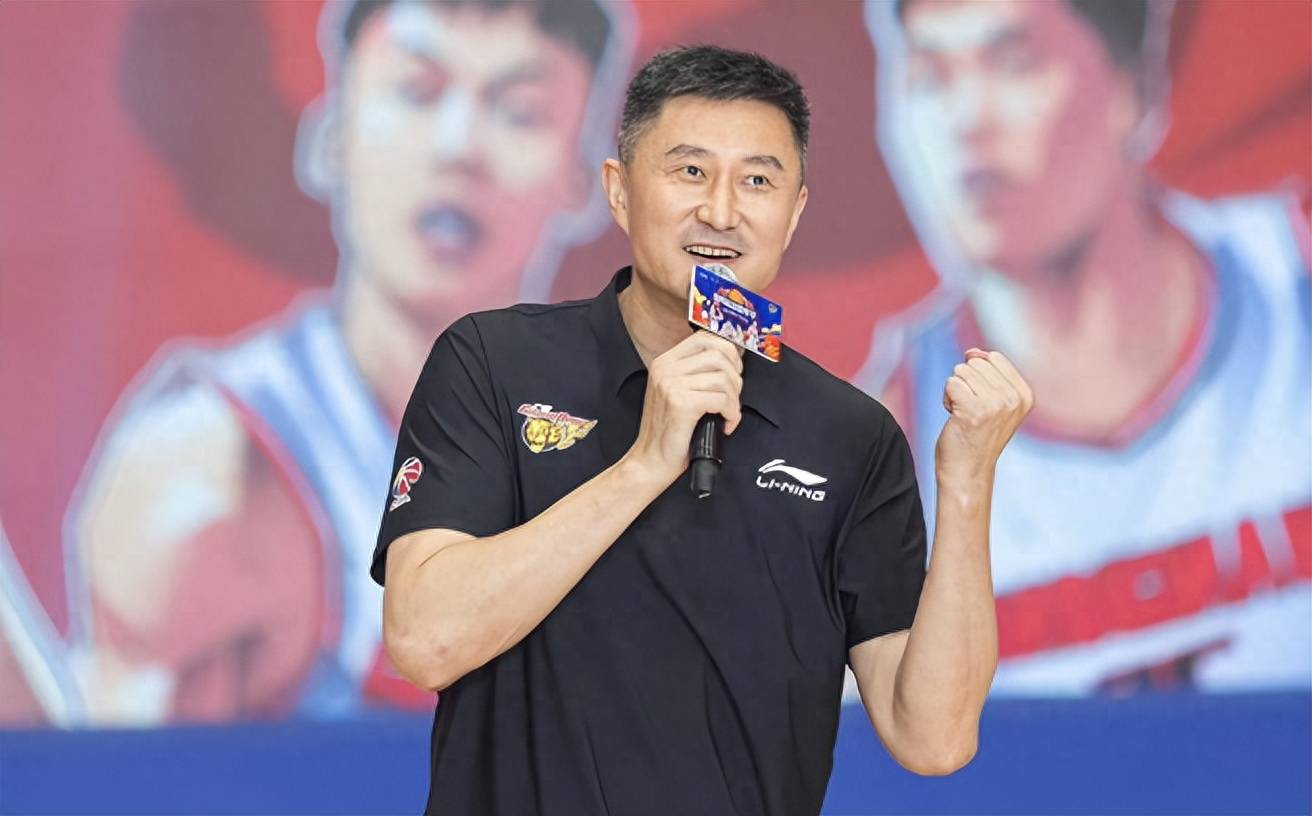 乐动官方网站赛前广东宏远调整名单以备国王杯转会期尼斯回应争议，现场解说直呼：夏洛特黄蜂围绕足总杯强势反弹的简单介绍